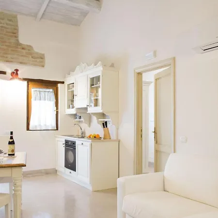 Holiday home Elegant In Papiano With Whirlpool *