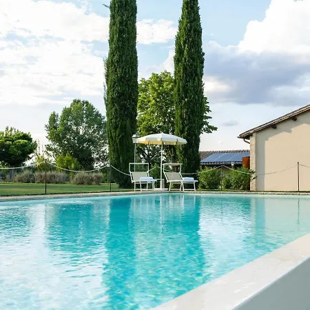 Holiday home Elegant In Papiano With Whirlpool *