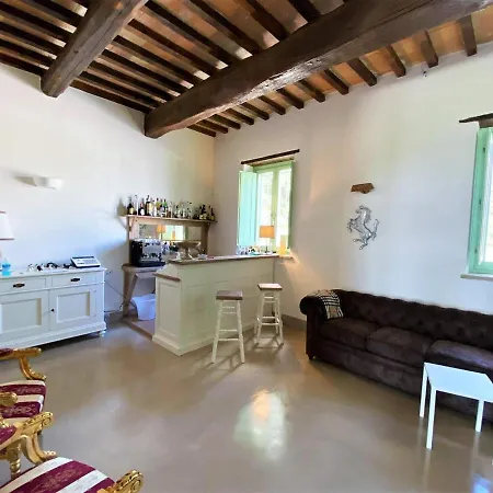 Holiday home Elegant In Papiano With Whirlpool *